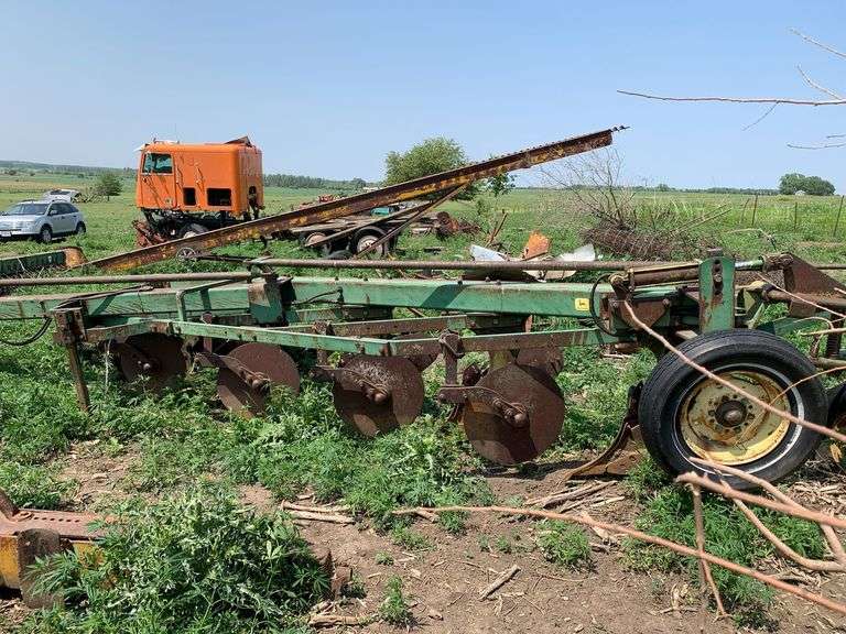 John Deere Plow - 6 Bottom