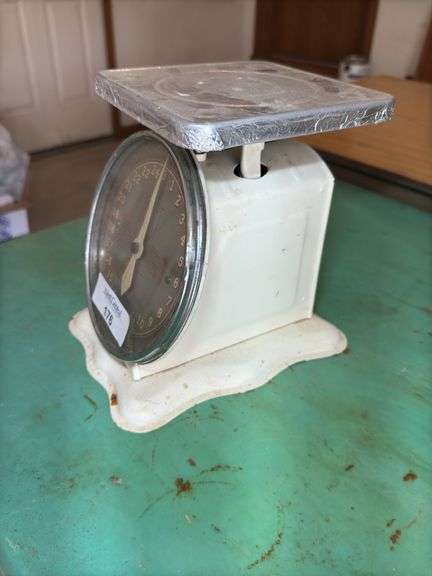 White Kitchen Scale with Formula Conversions