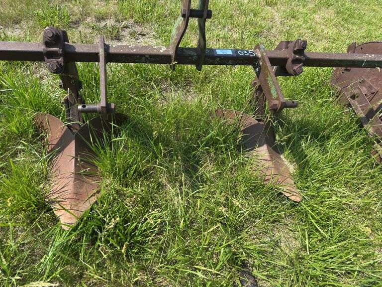 Two Bottom Lister 3pt Attachment