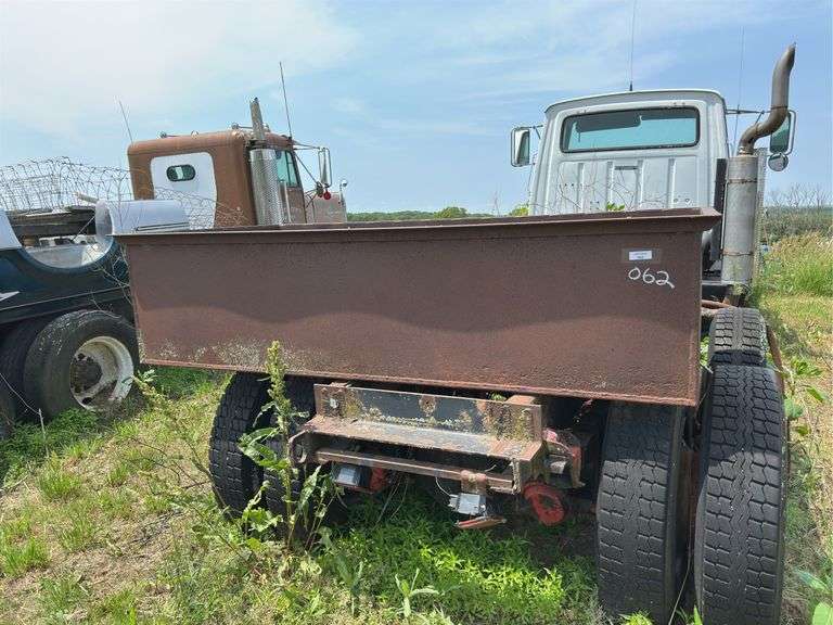 Metal tank, rectangle, bottom rusted out