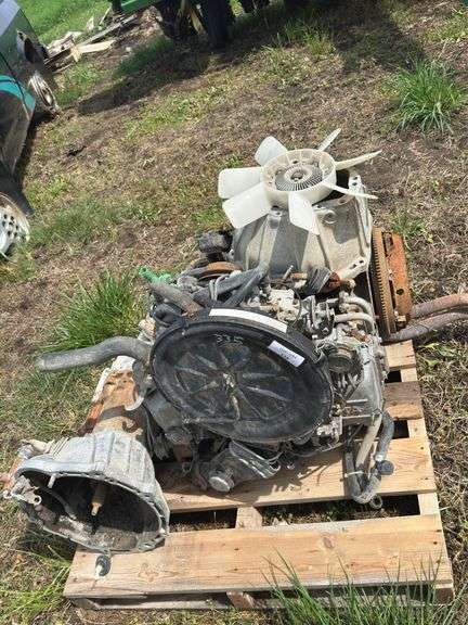 Toyota 22R Engine and Transmission image