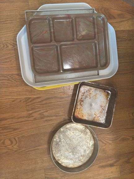Lot of Kitchenware - Baking Pans, Electric Knife, Trays
