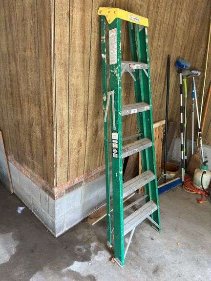 Cuprum 6-Foot Fiberglass Step Ladder