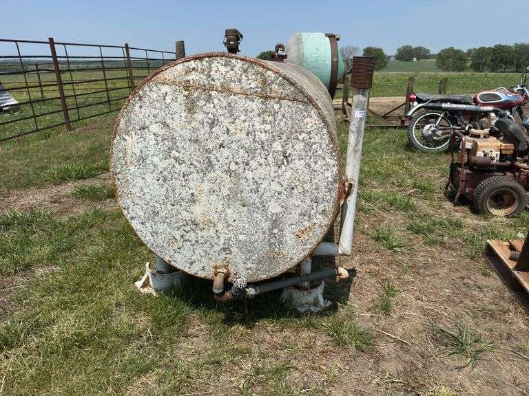 Large Farm Liquid Storage Tank