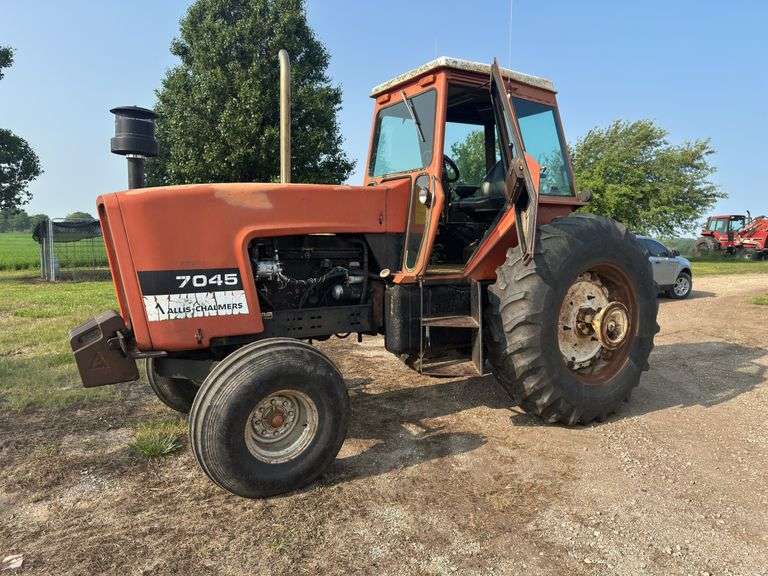 Allis Chalmers 7045 Tractor, 1978