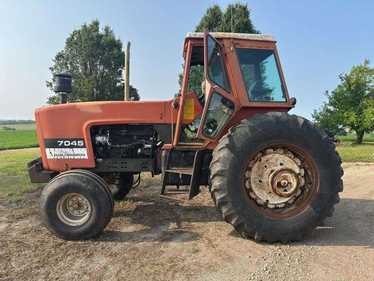 Allis Chalmers 7045 Tractor, 1978 image
