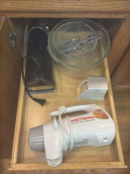 Assorted Kitchen Appliances: Sunbeam Mixer, Braun Hand Blender and Avo Cutter image