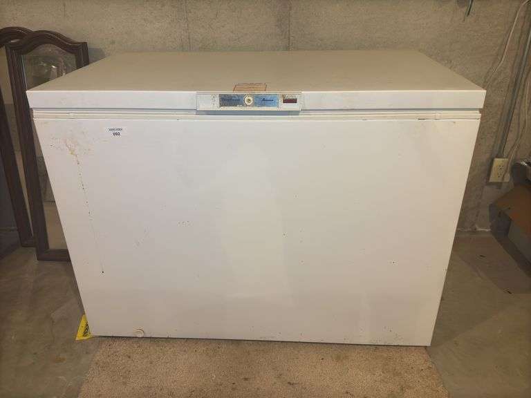 Amana Deepfreeze Chest Freezer image