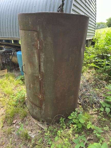 Rustic Metal Tank/Cooker - Approx. 60" x 38"