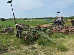 John Deere 1240, 4 row Planter