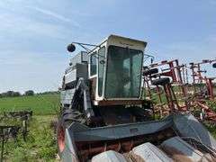 Allis Chalmers Gleaner F Combine