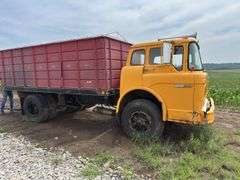 Ford 900 Grain Truck with Westerfield Auger