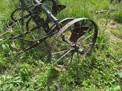 John Deere 2 Row lister pull type with iron wheels