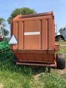 Gehl 1710 Roll Baler (big baler)