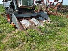 Allis Chalmers Gleaner F Combine