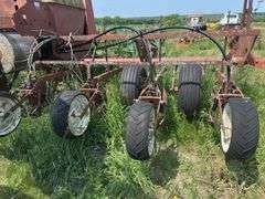International 400 6-Row Planter