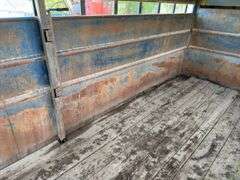 TravAlong Livestock Trailer, 1991 Gooseneck, 20ft x 82in