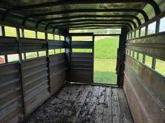 TravAlong Livestock Trailer, 1991 Gooseneck, 20ft x 82in