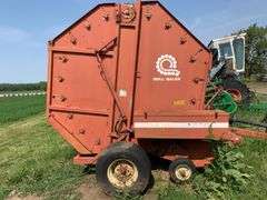 Gehl 1710 Roll Baler (big baler)