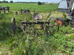John Deere 2 Row lister pull type with iron wheels