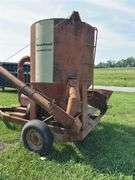 Farmhand Feedmaster Feed Wagon H805-A Model