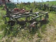 John Deere Plow - 4 Bottom, 3pt,