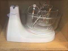 Assorted Kitchen Appliances: Sunbeam Mixer, Braun Hand Blender and Avo Cutter