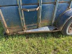 TravAlong Livestock Trailer, 1991 Gooseneck, 20ft x 82in