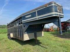 TravAlong Livestock Trailer, 1991 Gooseneck, 20ft x 82in