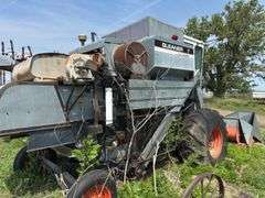 Allis Chalmers Gleaner F Combine