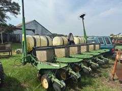 John Deere 7200 Conservation MaxEmerge 2 Planter