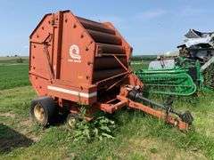 Gehl 1710 Roll Baler (big baler)