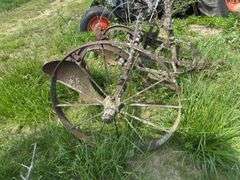 John Deere 2 Row lister pull type with iron wheels