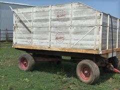 Heider Farm Wagon with Midwest M-10 Hoist out of Carroll Iowa