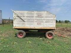 Heider Farm Wagon with Midwest M-10 Hoist out of Carroll Iowa