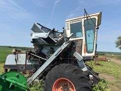 Allis Chalmers Gleaner F Combine Harvester(PARTS ONLY MACHINE)