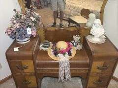 Assorted Decorative Items