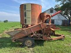 Farmhand Feedmaster Feed Wagon H805-A Model