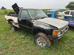 1987 Toyota Pickup Truck - Parts or Restoration