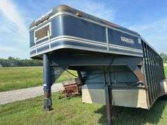 TravAlong Livestock Trailer, 1991 Gooseneck, 20ft x 82in
