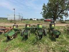 John Deere 1240, 4 row Planter