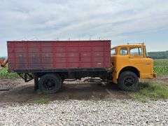 Ford 900 Grain Truck with Westerfield Auger
