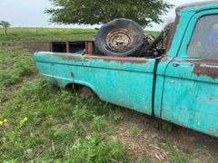 Ford F-250 Custom Cab Pickup Truck - Project/Parts Truck
