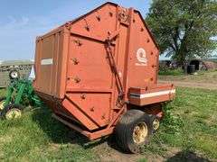 Gehl 1710 Roll Baler (big baler)