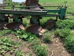 John Deere Plow - 6 Bottom