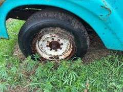 Ford F-250 Custom Cab Pickup Truck - Project/Parts Truck