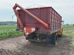 Ford 900 Grain Truck with Westerfield Auger