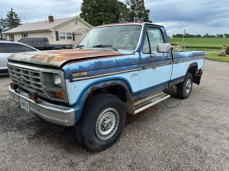 1985 Ford F 250 4x4 pickup