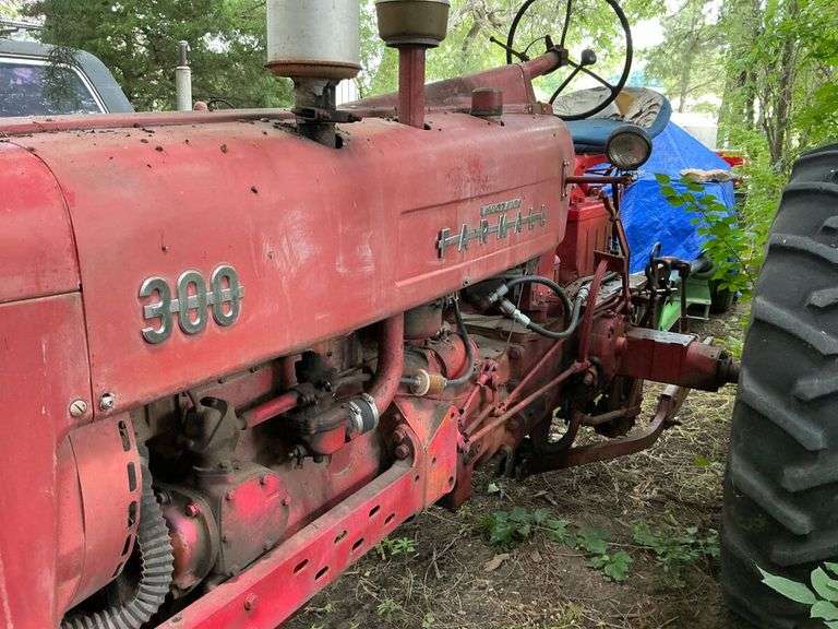 Farmall 300 Tractor