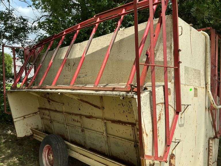 Forage Wagon - Hay Feeder
